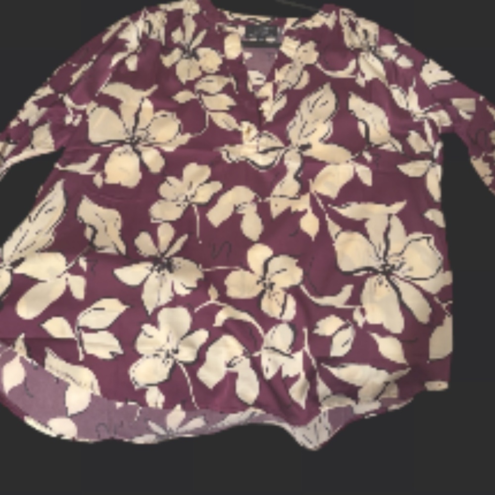 Chic Floral Blouse in Purple and Cream